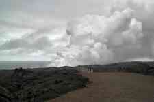 Hilo: volcano, lava, cloud of smoke